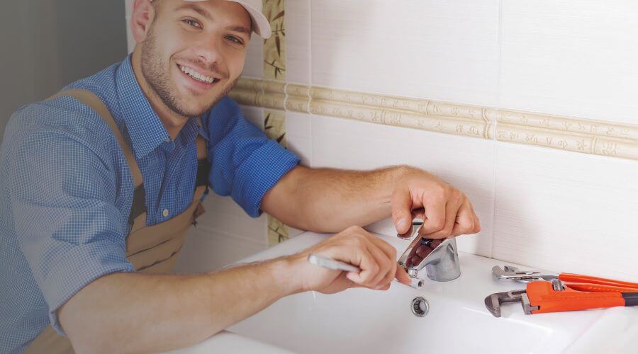 Expert burst pipe repair services in Flora, IL